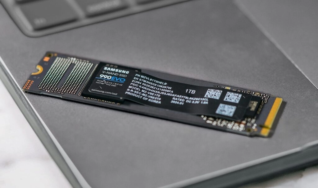 NVMe (Non-Volatile Memory Express)